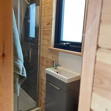 Little Meadow Pods With Hot Tub Campingplatz *