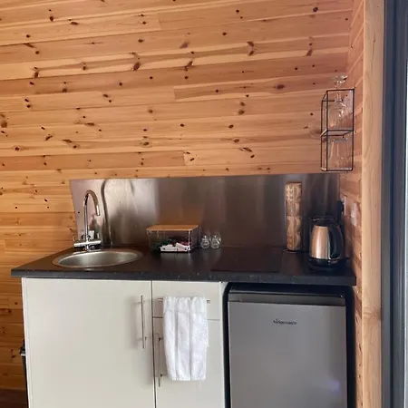 Little Meadow Pods With Hot Tub Campingplatz