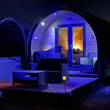 Little Meadow Pods With Hot Tub
