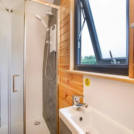 Little Meadow Pods With Hot Tub Campingplatz York