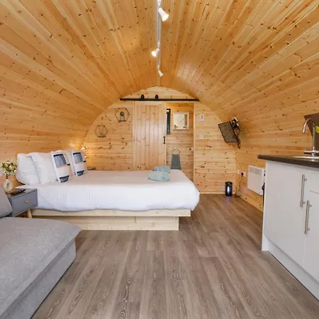 Campingplatz Little Meadow Pods With Hot Tub *