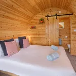 Kamp alanı Little Meadow Pods With Hot Tub Wilberfoss