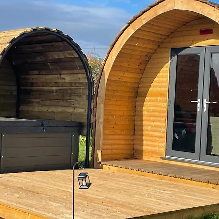 Little Meadow Pods With Hot Tub *