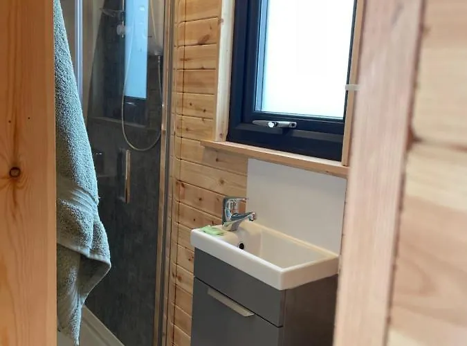 Little Meadow Pods With Hot Tub Camping *