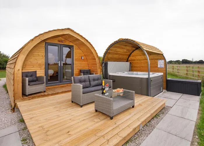 Little Meadow Pods With Hot Tub *