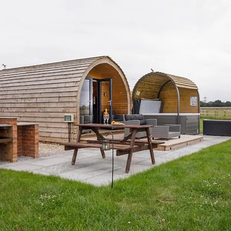 Little Meadow Pods With Hot Tub Wilberfoss