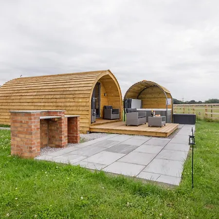 Little Meadow Pods With Hot Tub Wilberfoss
