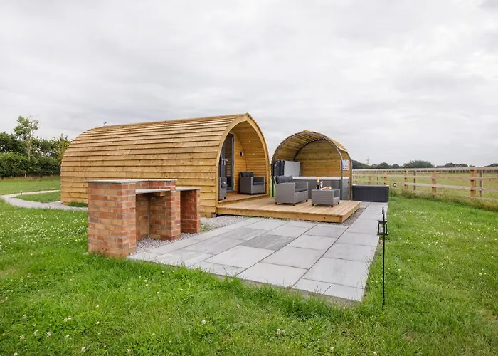 Little Meadow Pods With Hot Tub Wilberfoss